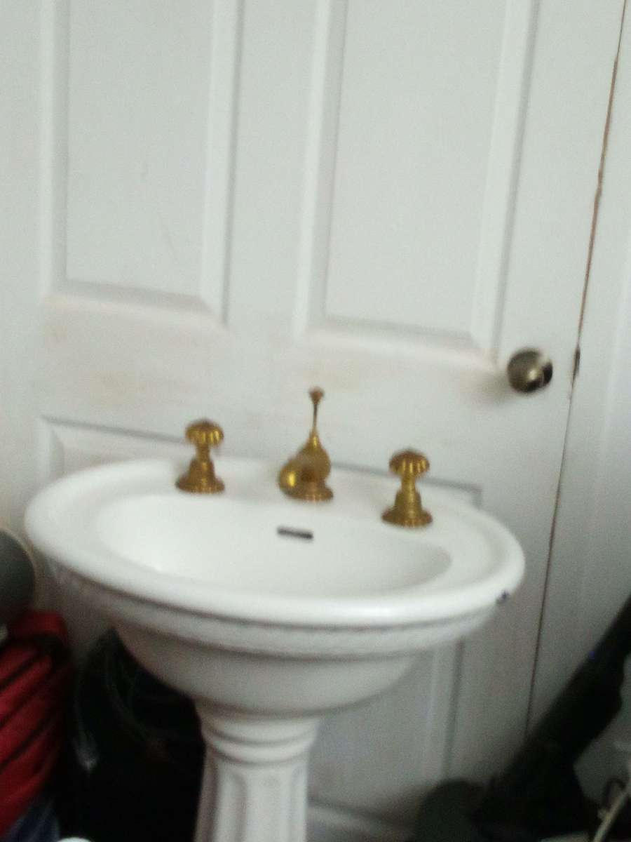 vintage cast iron porcelain pedestal sink BEAUTIFUL