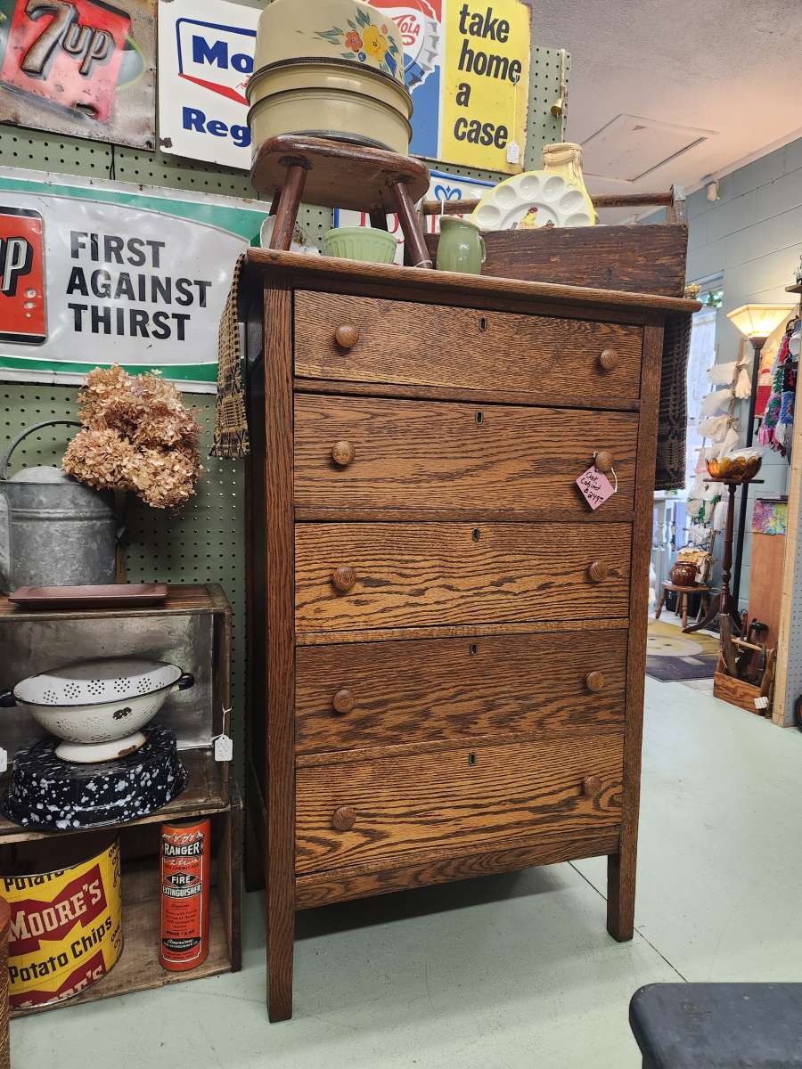 Vintage oak 5 drawer dresser or chest