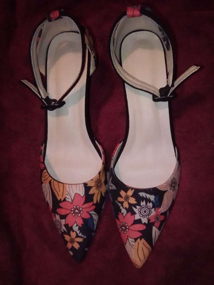 floral hells never worn