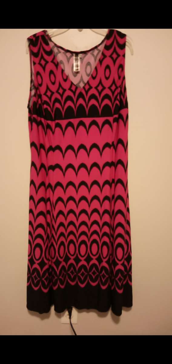 Womens Sleeveless 18 Wide Pullover V Neck Dress