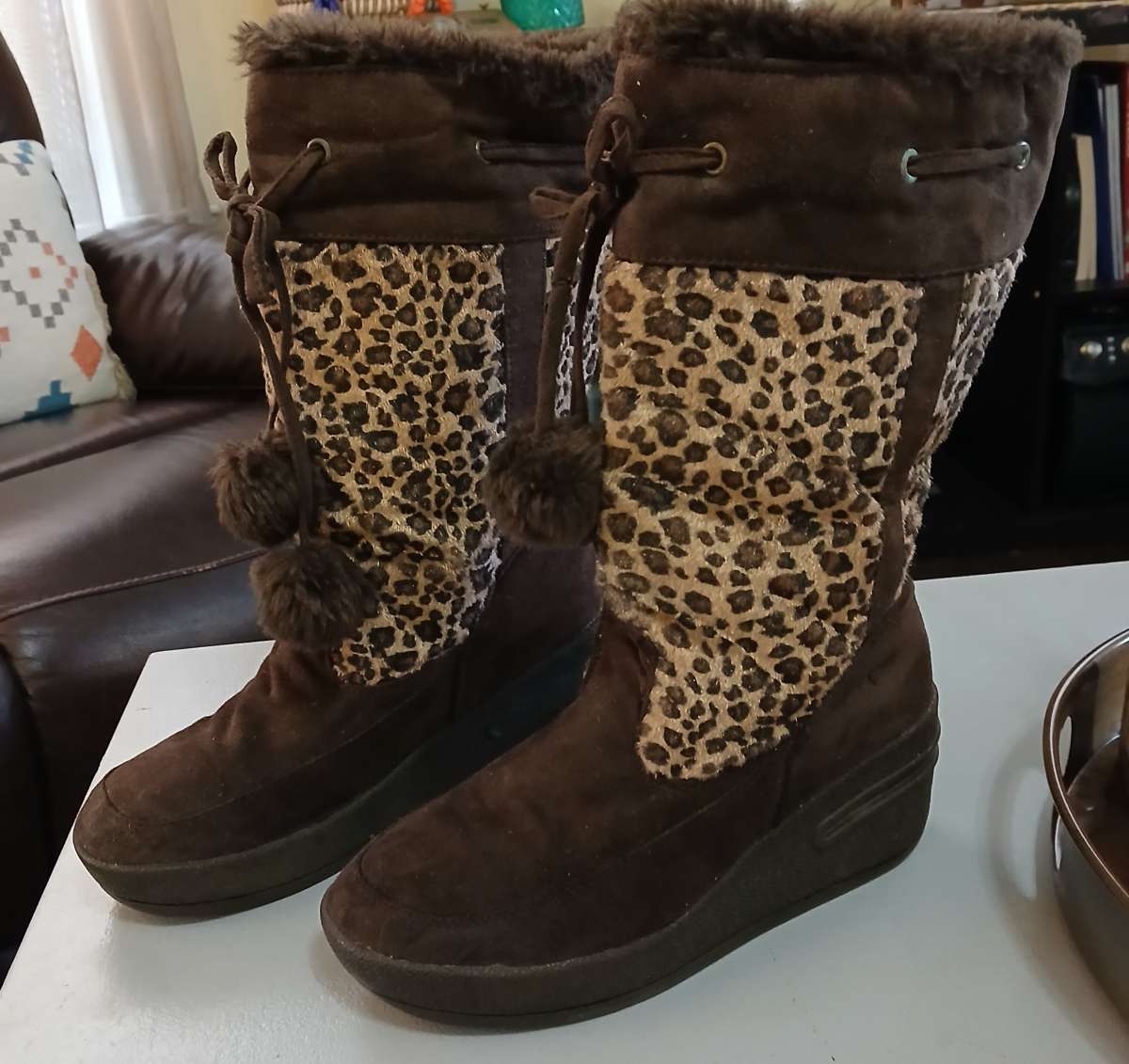 SO Wear it Declare it Snow Boots for Women Size 8
