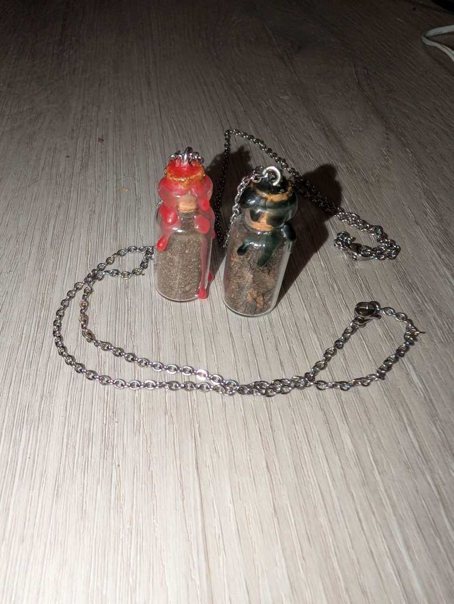 necklaces Salem dirt