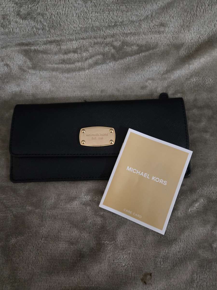 MICHAEL KORS BLACK SAFFIANO LEATHER SNAP WALLET