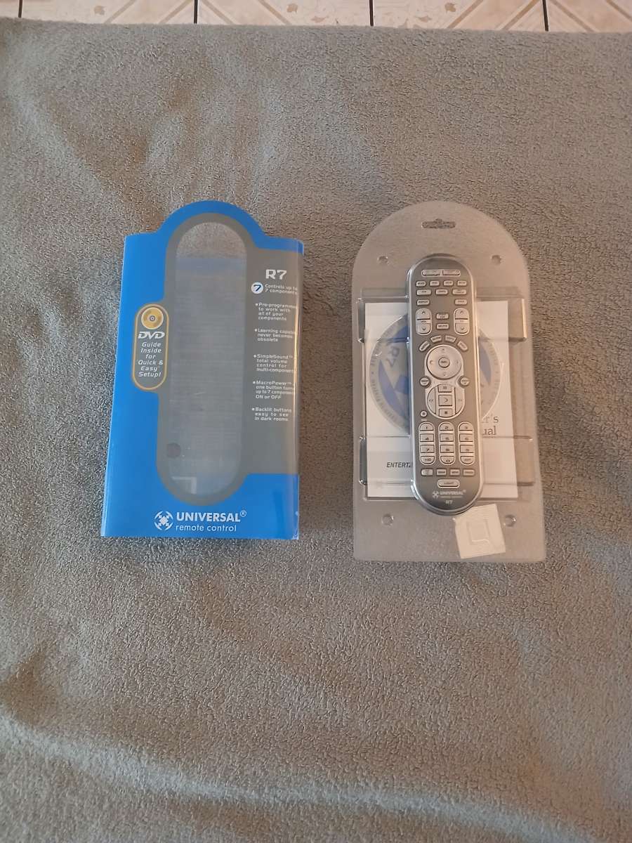 Universal Remote Control URC R7 DVD