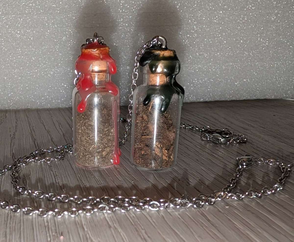 necklaces Salem dirt