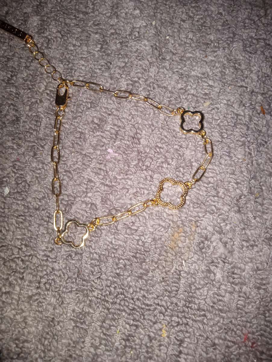 Cloverleaf style bracelet