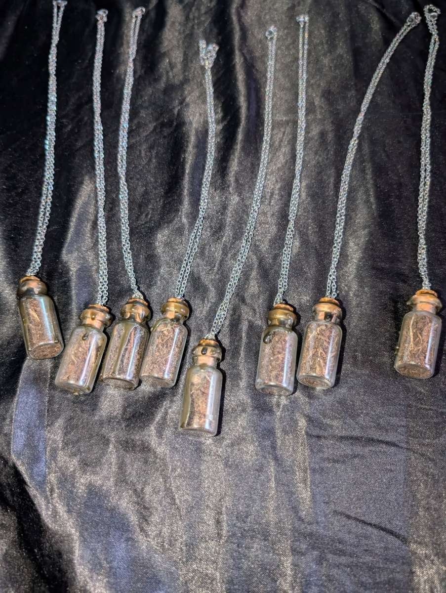 necklaces Salem dirt