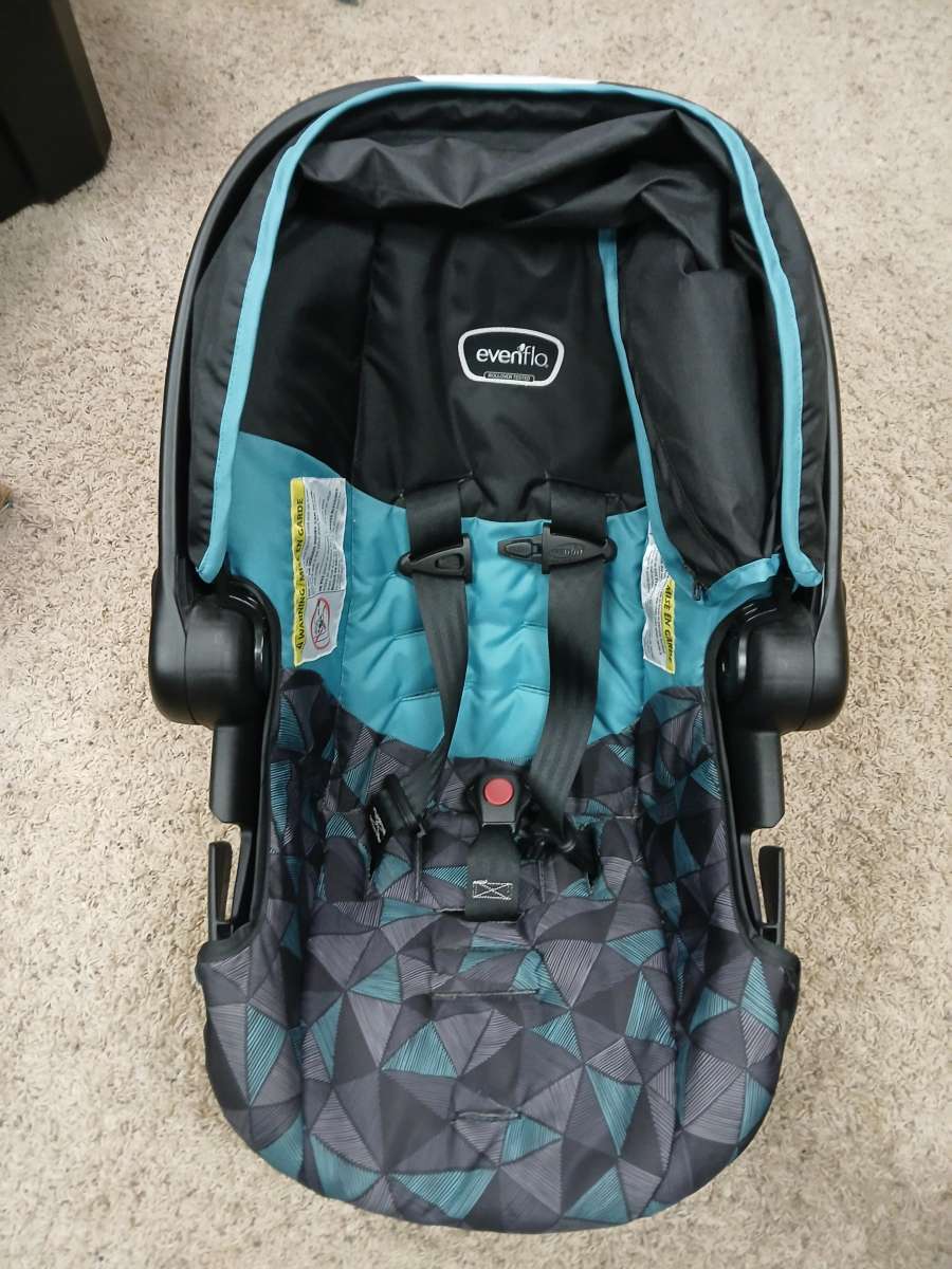 evenflo carseat with base