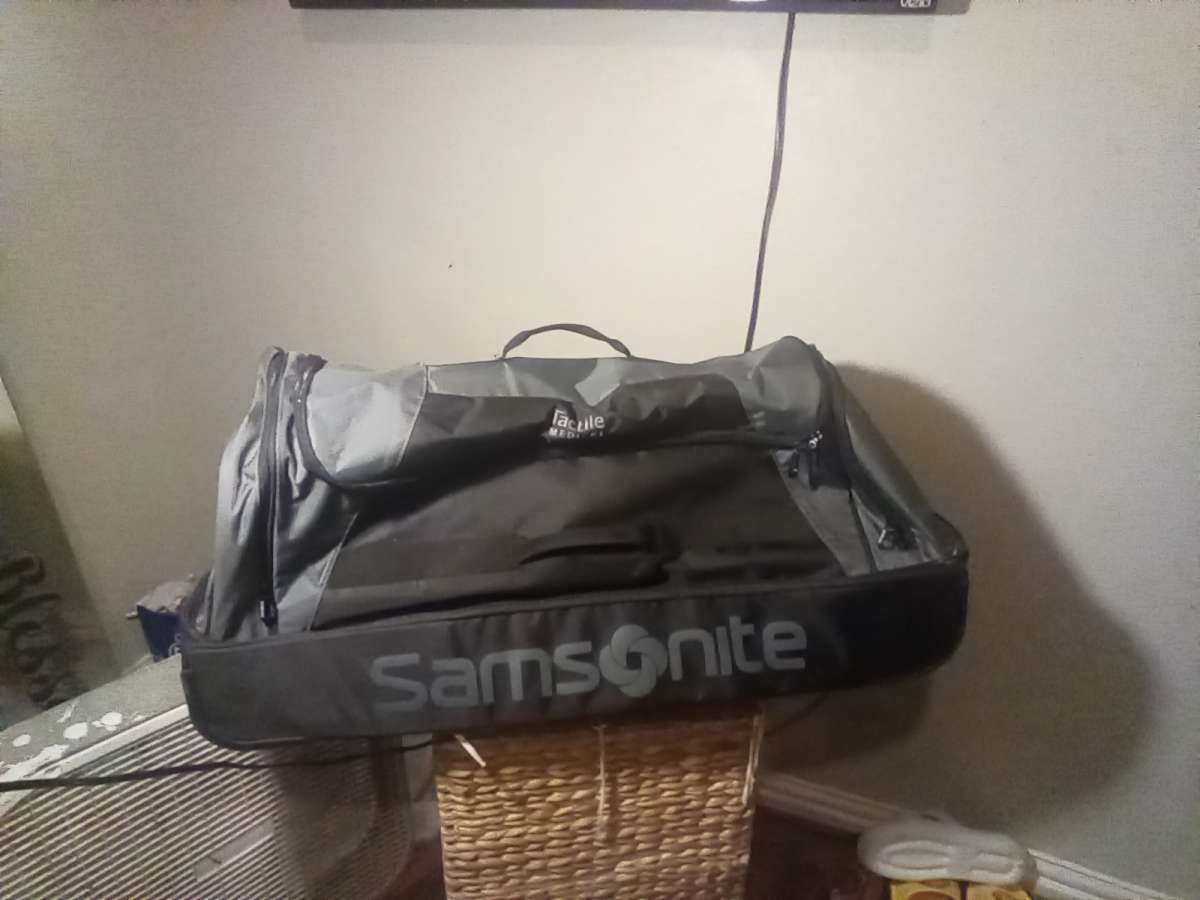 Samsonite NEW 2 Compartment Wheeled Duffle Bag
