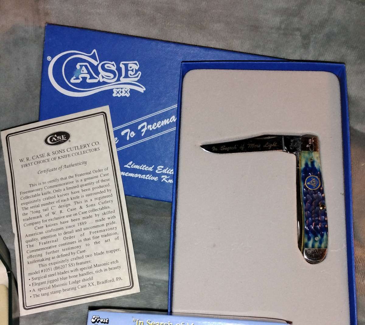 2 blades auth Freemasonry commemorative knife blue bone
