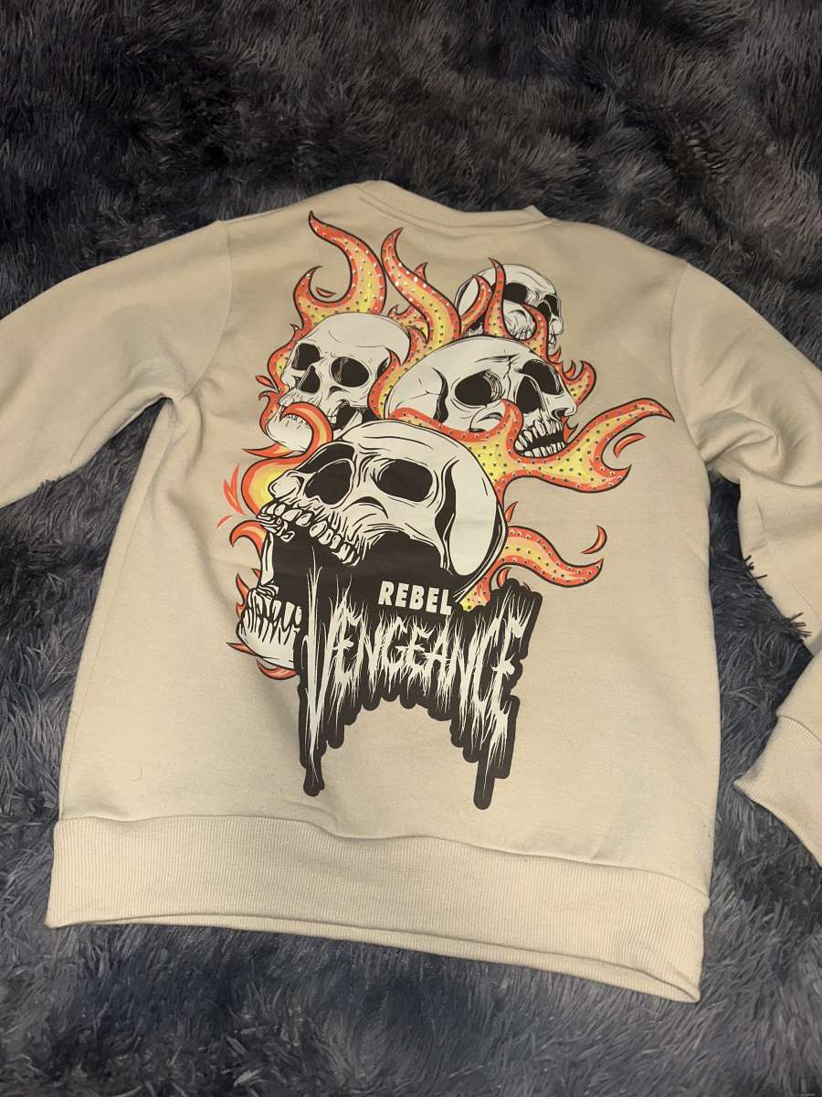 sweatshirt with skulls