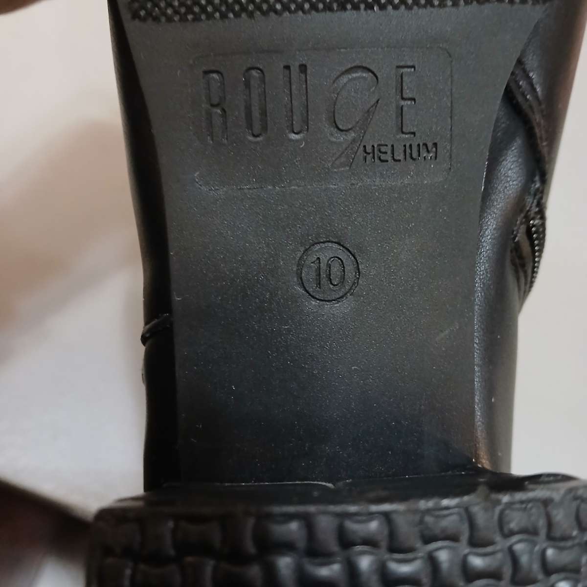 Rouge Helium Black women boots size 10