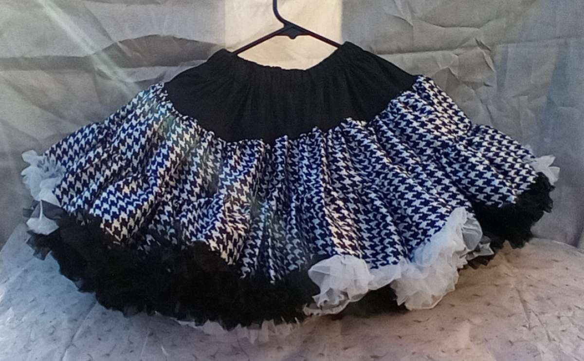6yrs Houndstooth TuTu Pettiskirt EUC Button Cinchers