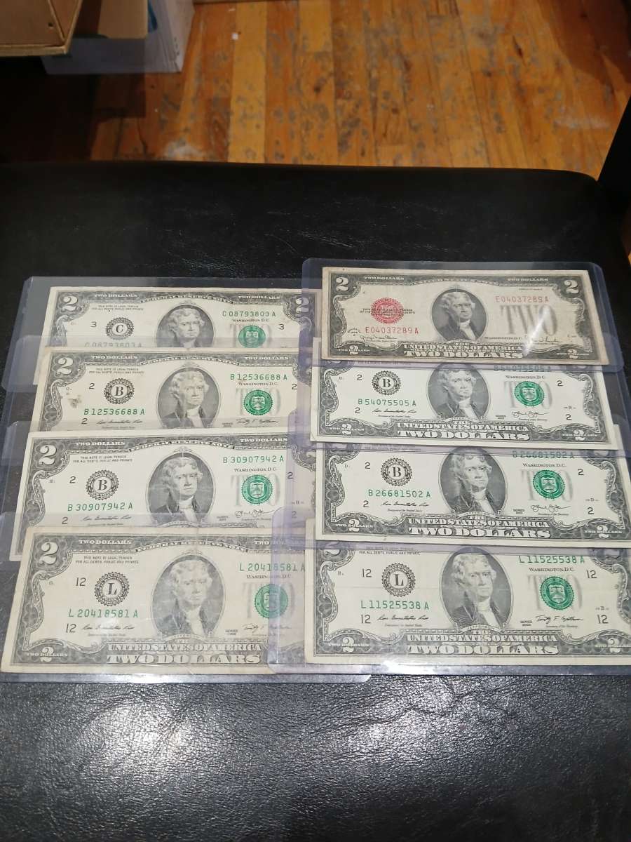 8 USA 2 Dollar Bills