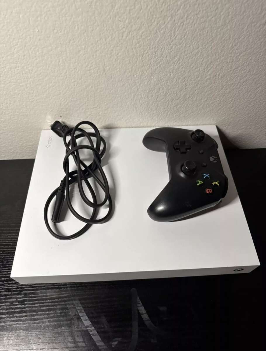 Xbox One X 1Tb With WirelessController And Power Cord