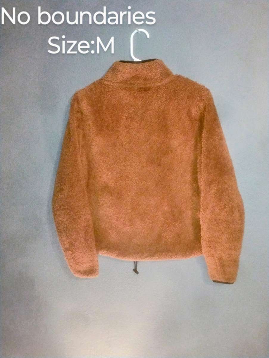 No boundaries Sweater