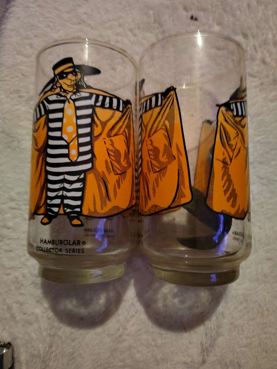 hambuglar glass cups