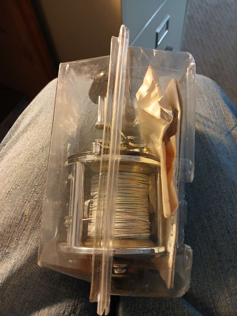 NOS Vtg PENN 350 LEVELINER BAITCASTER RE