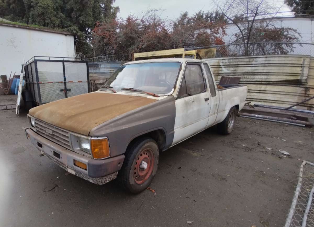 84 Toyota pick up