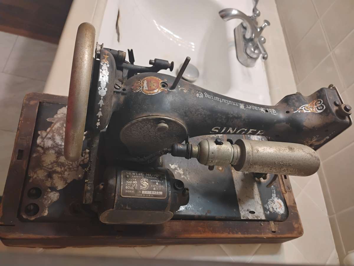 SINGER Sewing machine from 1920s