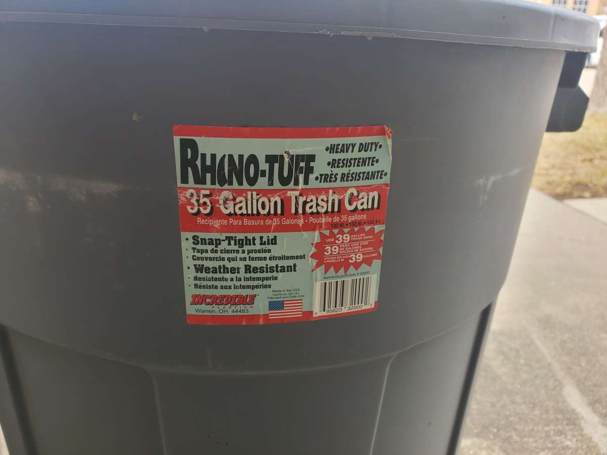 Trash Bins  35 Gallon  Set of 2