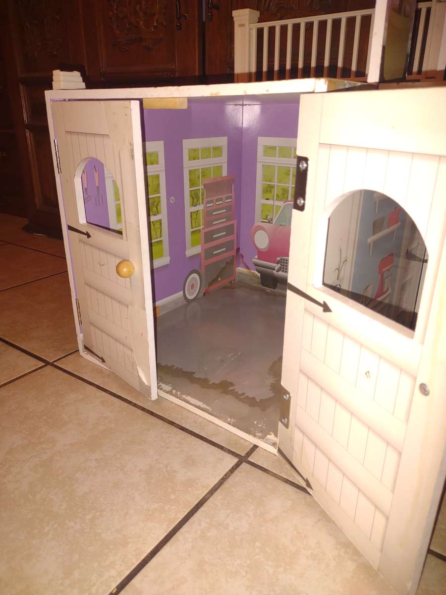Barbie house 4 ft tall