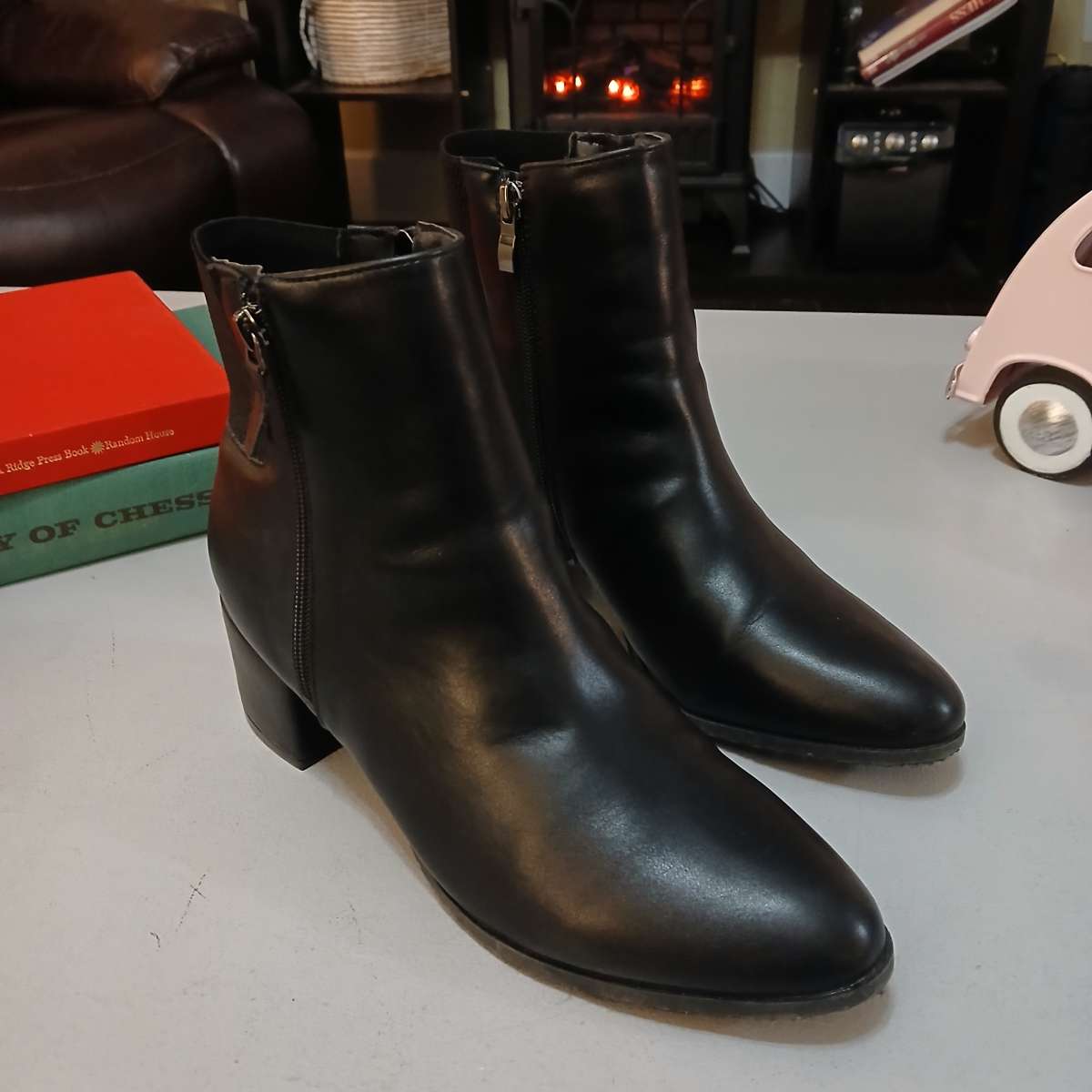 Rouge Helium Black women boots size 10