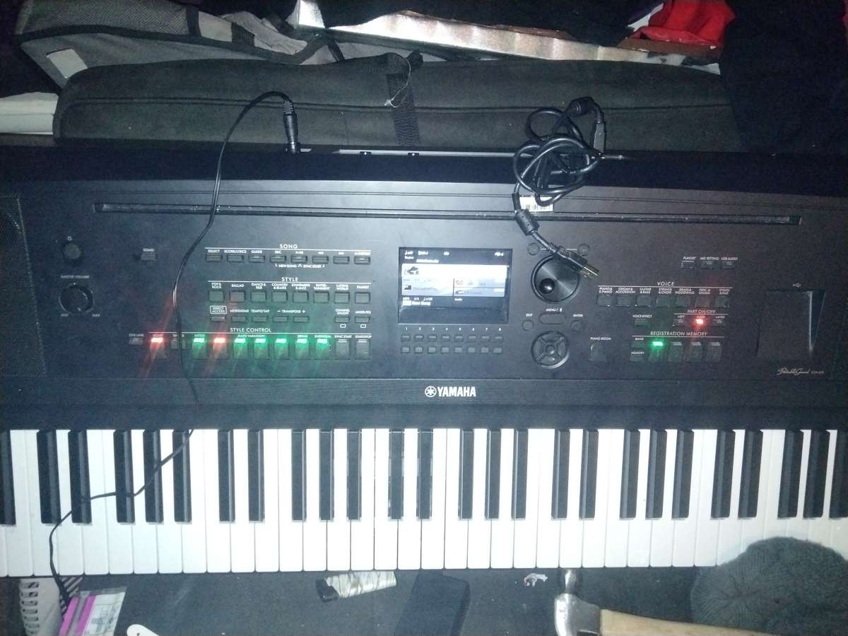 Yamaha portable grand Dex 670