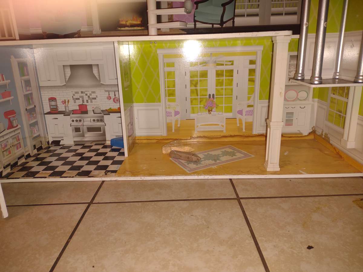 Barbie house 4 ft tall