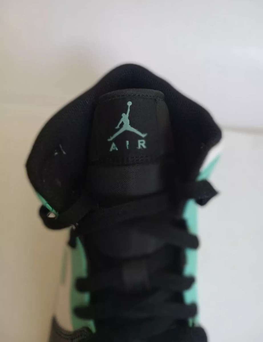 Jordan 1 Mid tropical size 12
