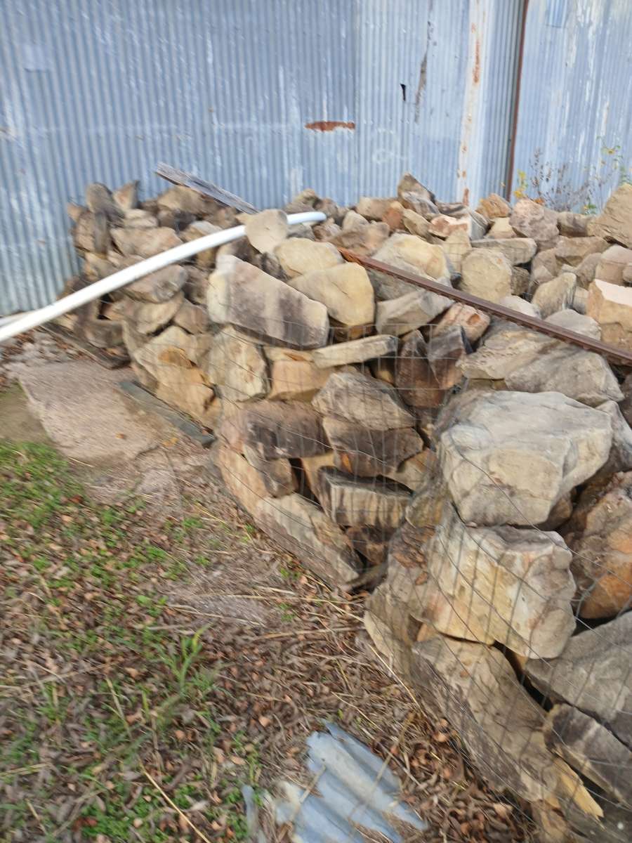 8 pallets of landscaping stones