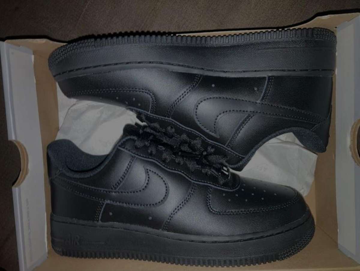 Black air forces 1s