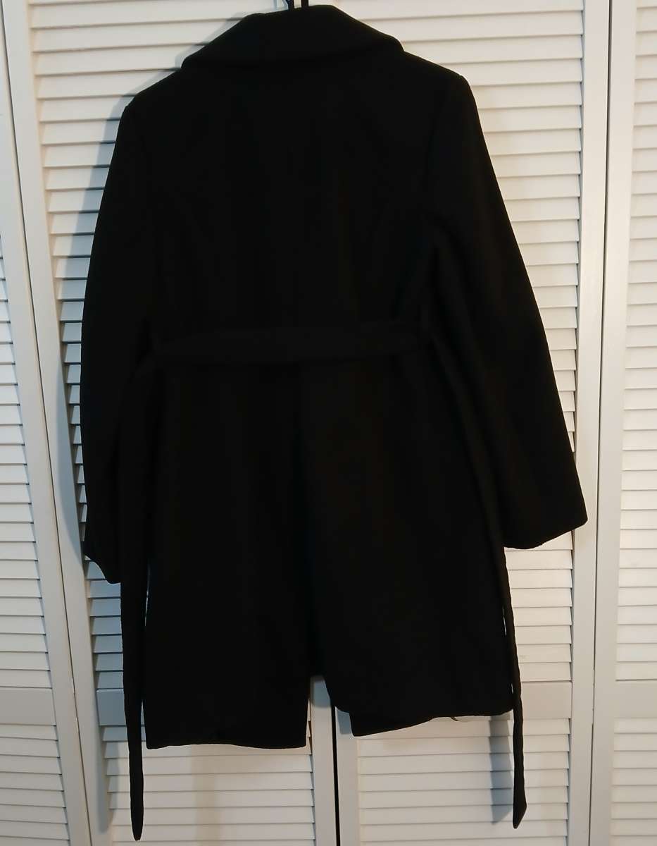 H and M MaternityBlackCoat for women size S