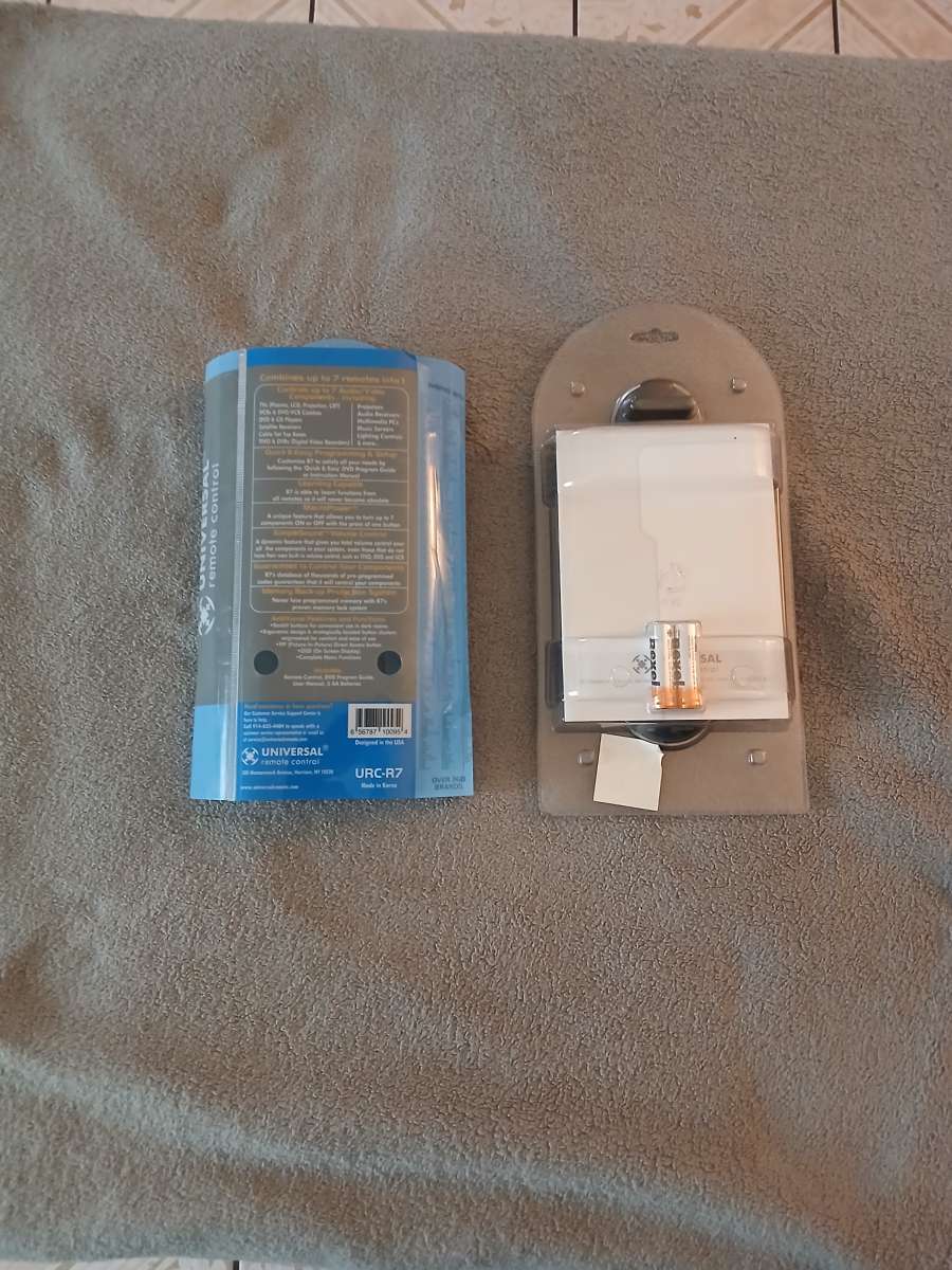 Universal Remote Control URC R7 DVD