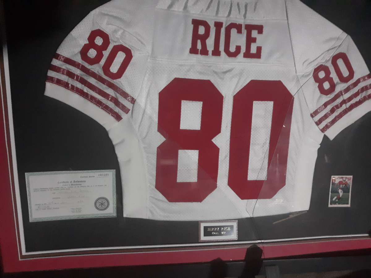 sighned  authenticated jerry rice jersey