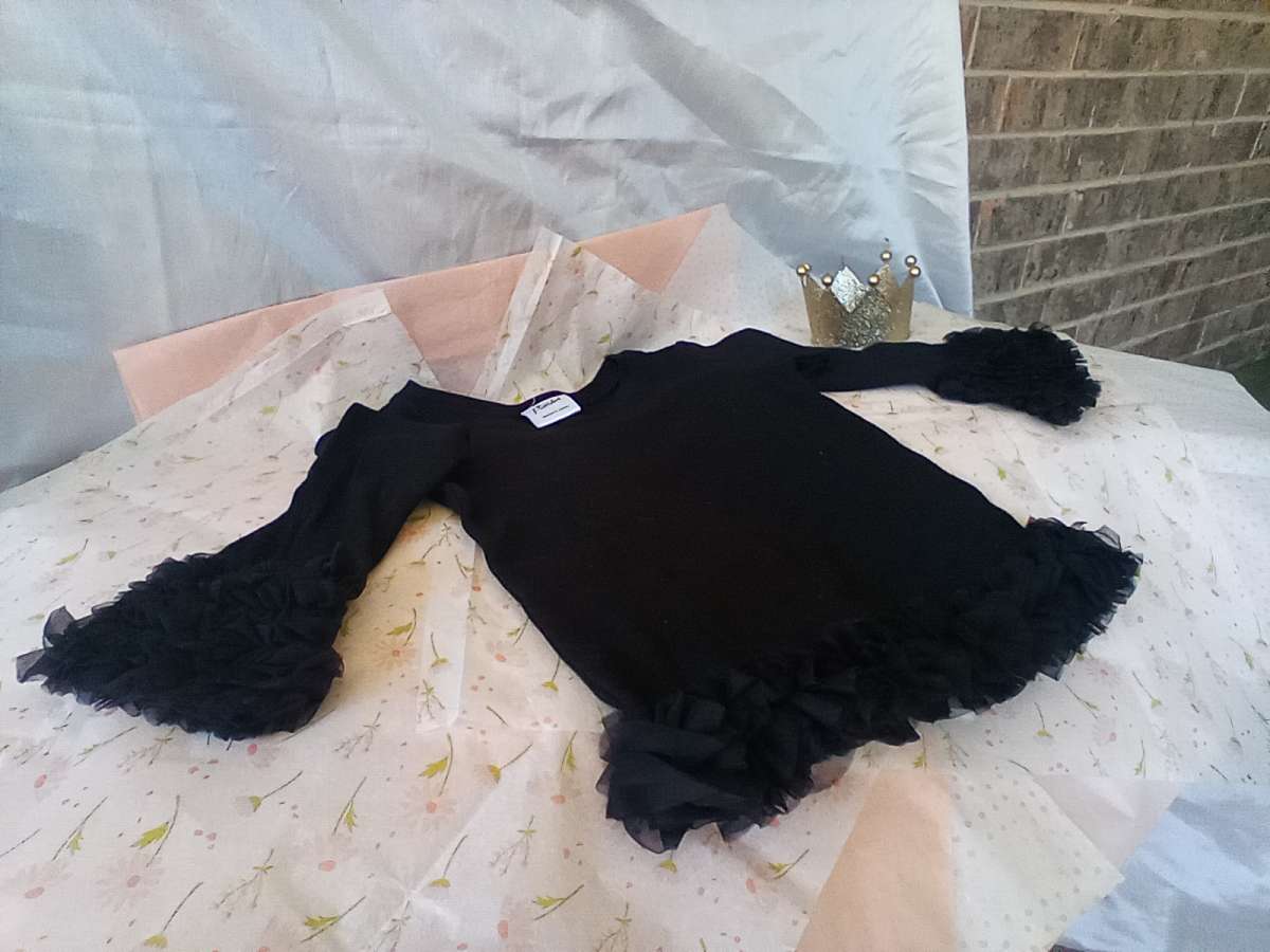 Girls Blk Ruffles on bottom and cuff of wrist
