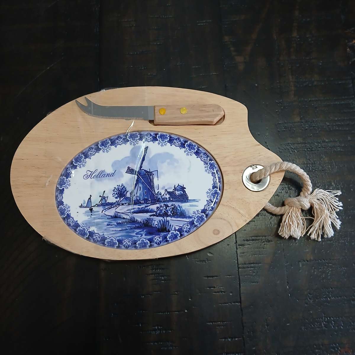 Delftware Collection Tile and wood cheese tray cutter knife