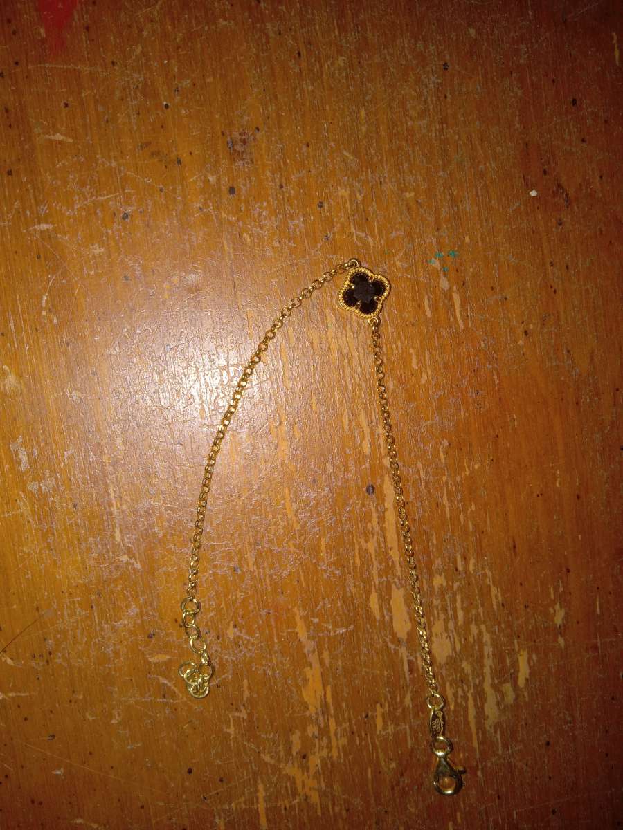 Cloverleaf design bracelet