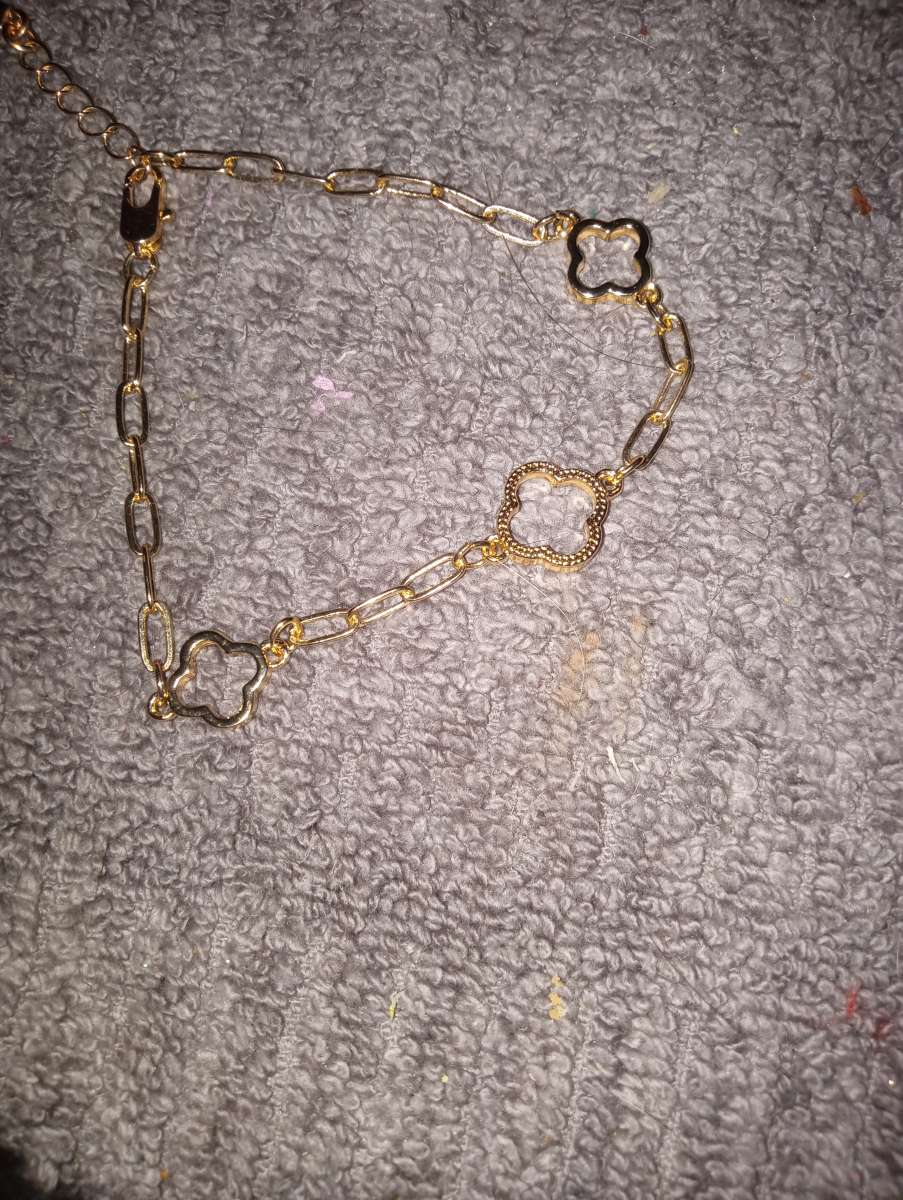 Cloverleaf style bracelet
