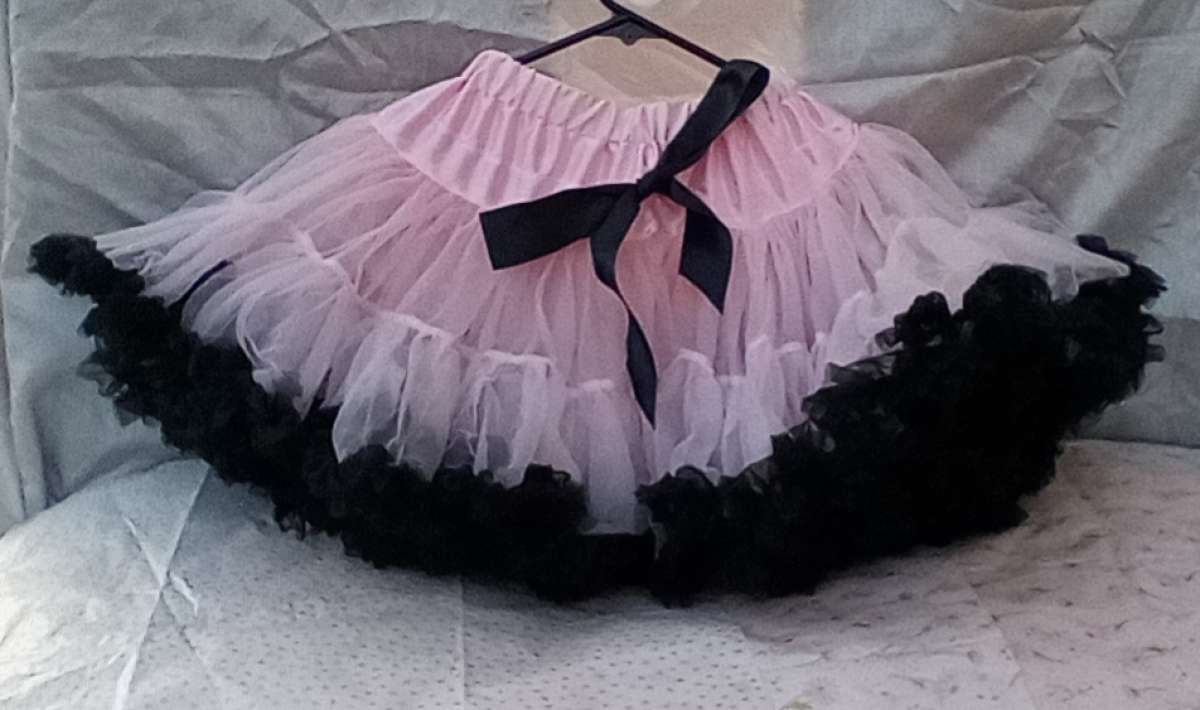 4 to 5yrs Lt Pink TuTu Pettiskirt NWT Button Cinchers