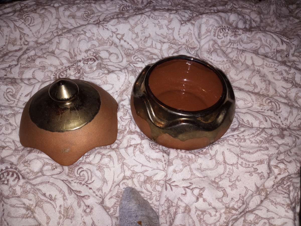 Weeping Gold Pottery Vintage