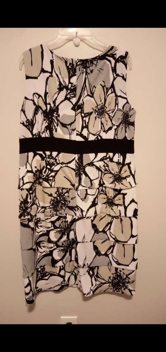 Ladies Kathy Roberts vneck Sleeveless Dress
