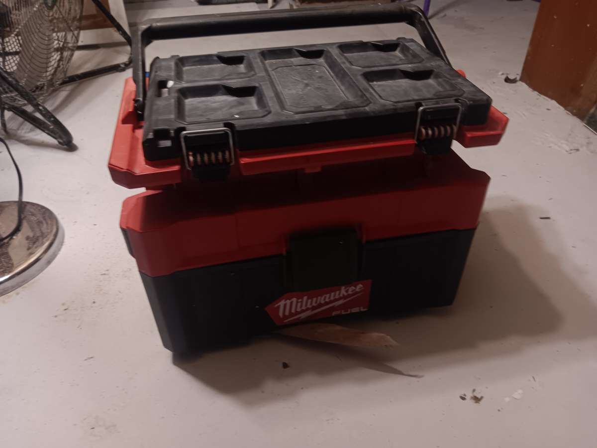 Milwaukee vacuum