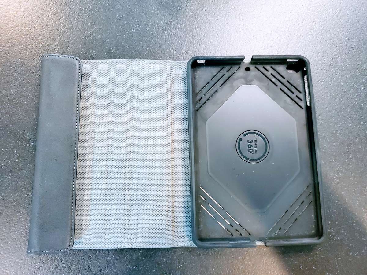 Targus  VersaVu Slim 360 Polycarbonate Folio for 79 iPad   M