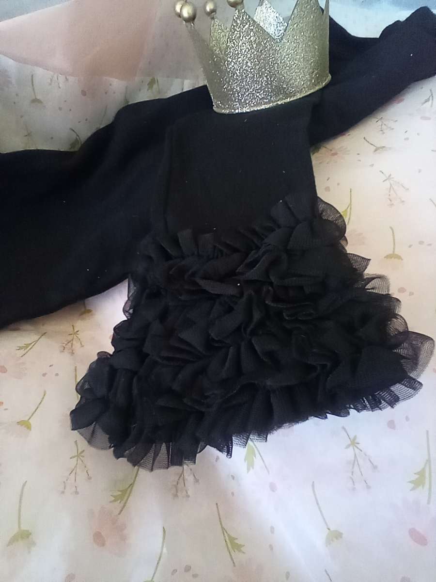 Girls Blk Ruffles on bottom and cuff of wrist