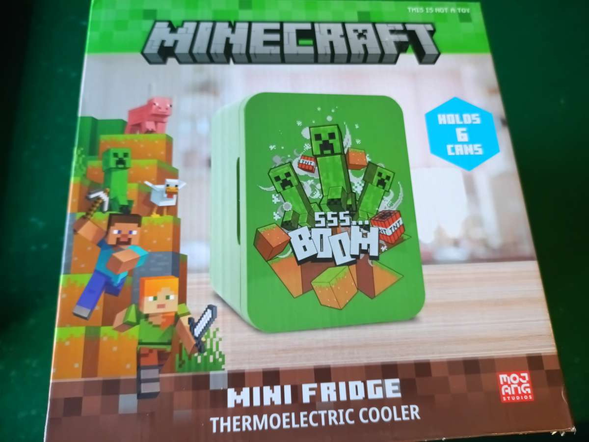 Minecraft Green Mobs 6 Can Mini Fridge Thermoelectric Cooler