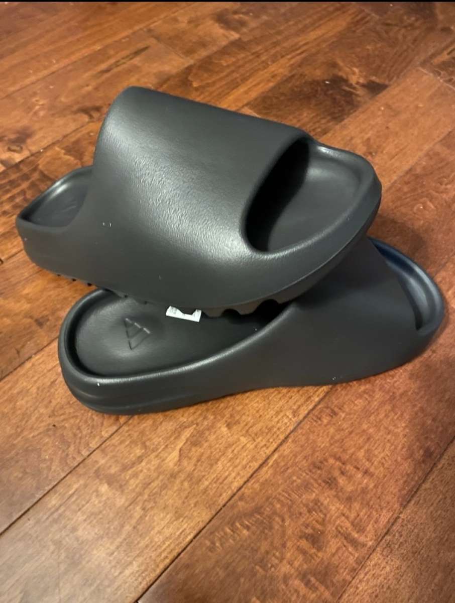 Yeezy Slide Mens Size 11 Onyx