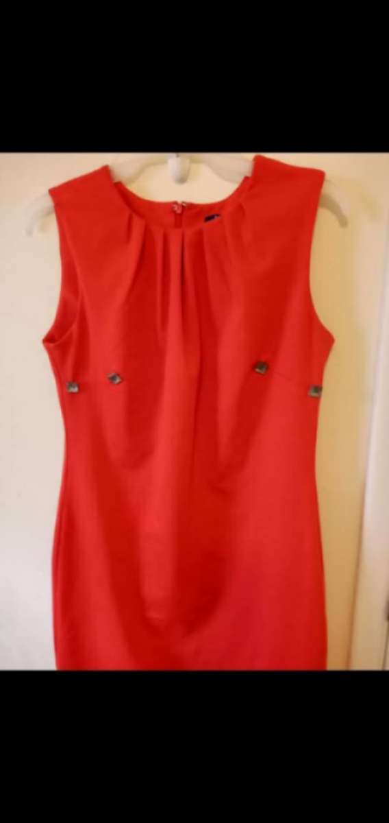 ladies sleeveless red dress