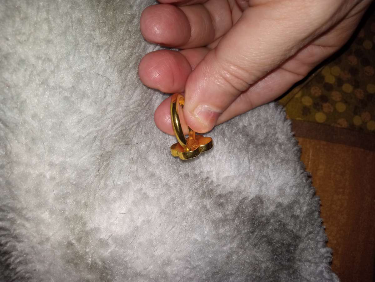 cloverleaf design ring with diamond chips