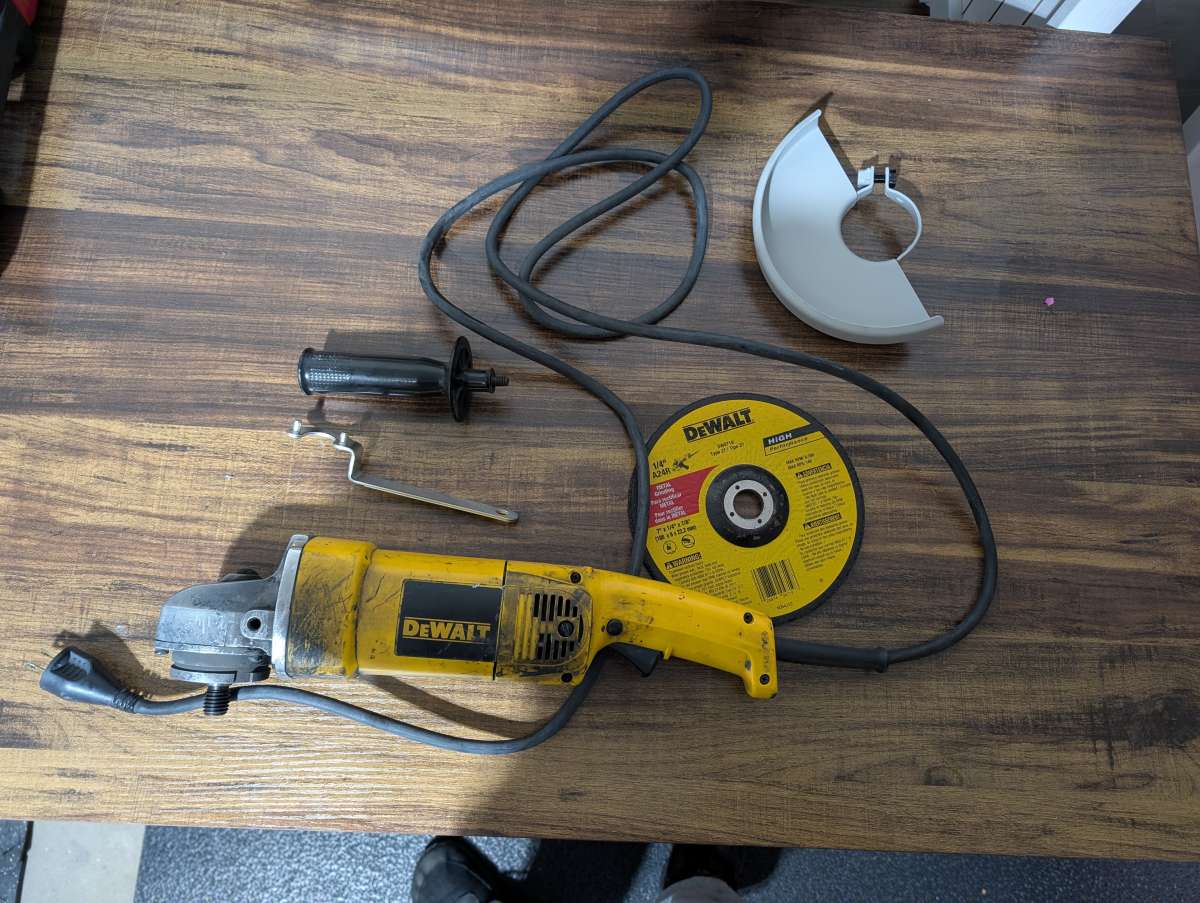 DeWalt Medium Angle Grinder Tool
